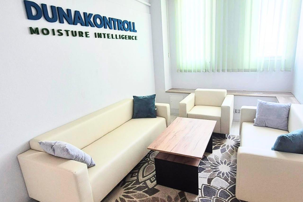 Dunakontroll Kft Office – Industrial Moisture Measurement Experts Industrial moisture measurement company office interior – Dunakontroll Kft Hungary